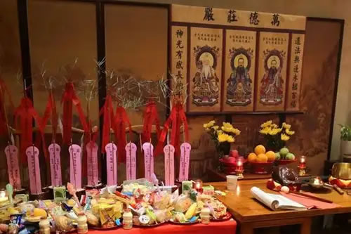 自己可以在家为亲人超度吗？与道长做法的区别