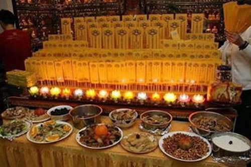 甘露法食：超度仪式中的施食供养
