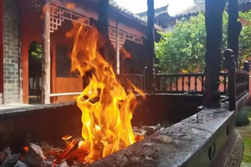 “送走”与“和解”：超度心理学的现代诠释