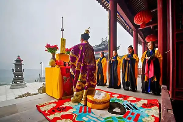 宫观超度与家庭祭祀：各自的功能与如何配合