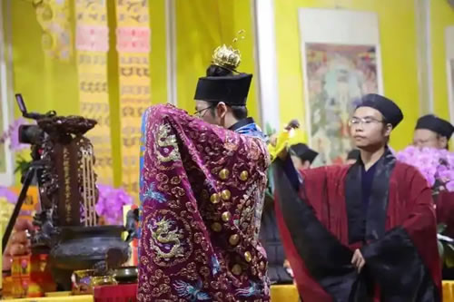 《度人经》的智慧：道教“普度”精神与儒家孝道的交融